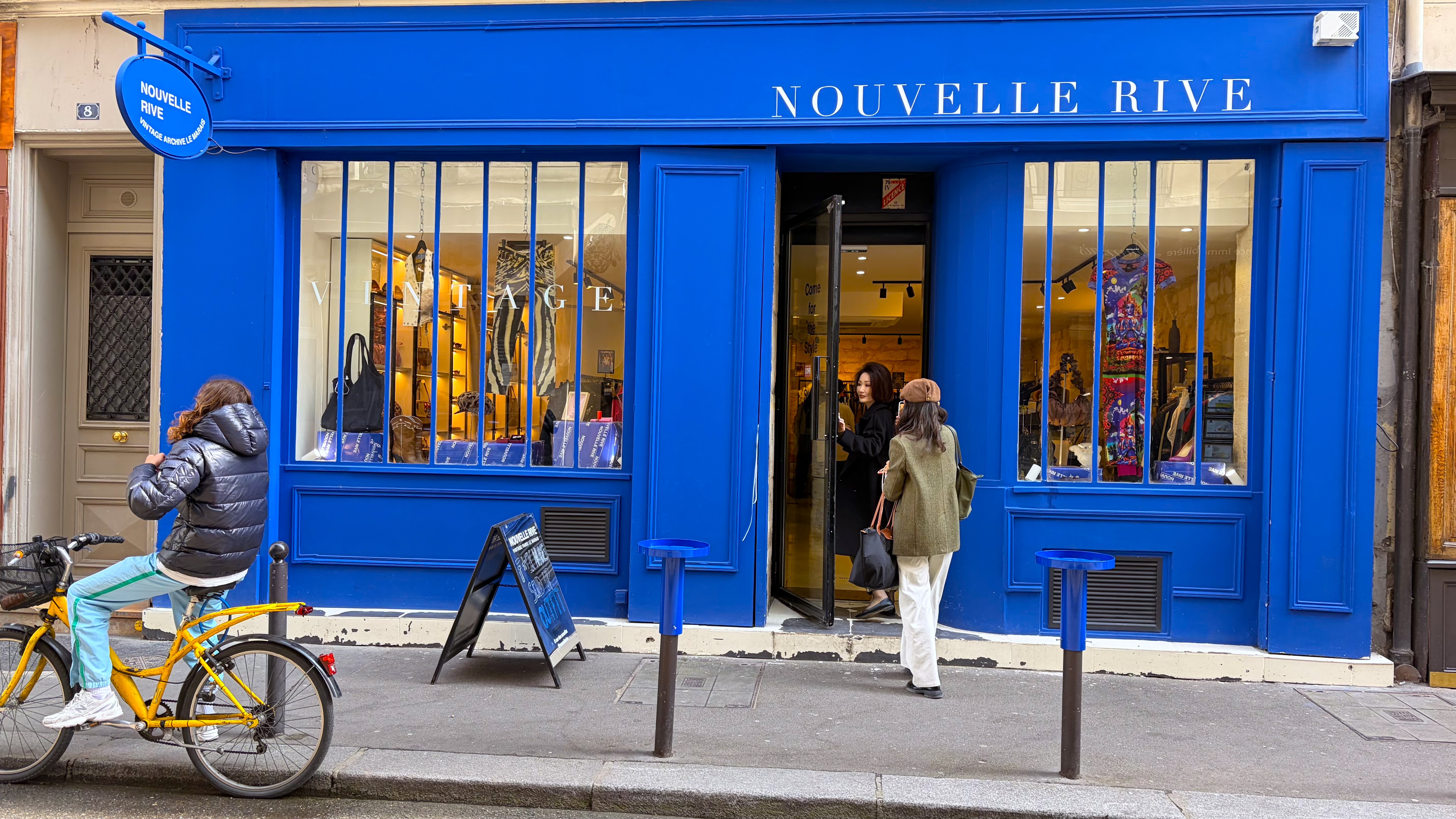 Devanture Nouvelle Rive, 8 rue des Écouffes, Paris